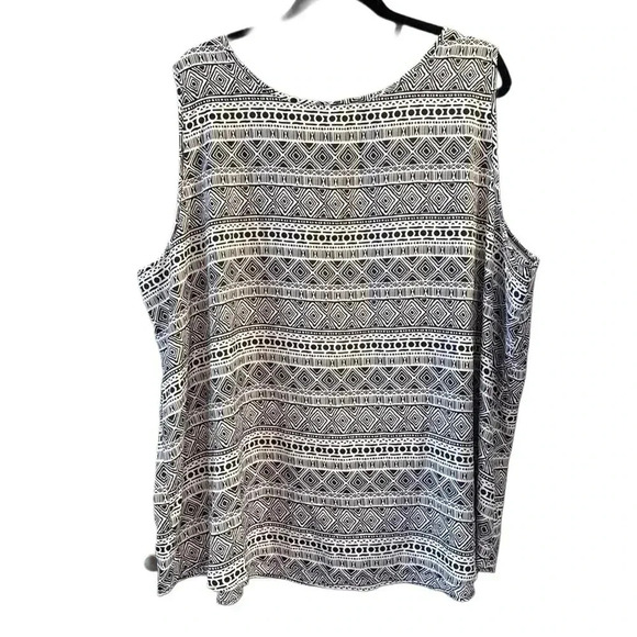 sleeveless top - Picture 2 of 3